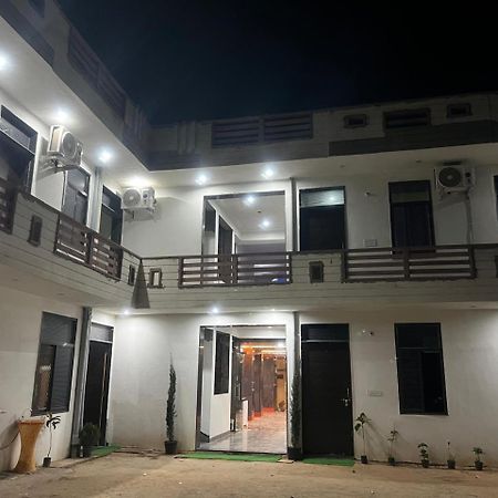 Ringas Hotel Shyam Sarover And Restaurant מראה חיצוני תמונה