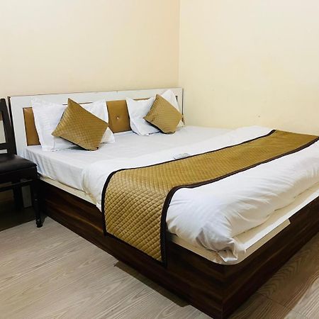 Ringas Hotel Shyam Sarover And Restaurant מראה חיצוני תמונה