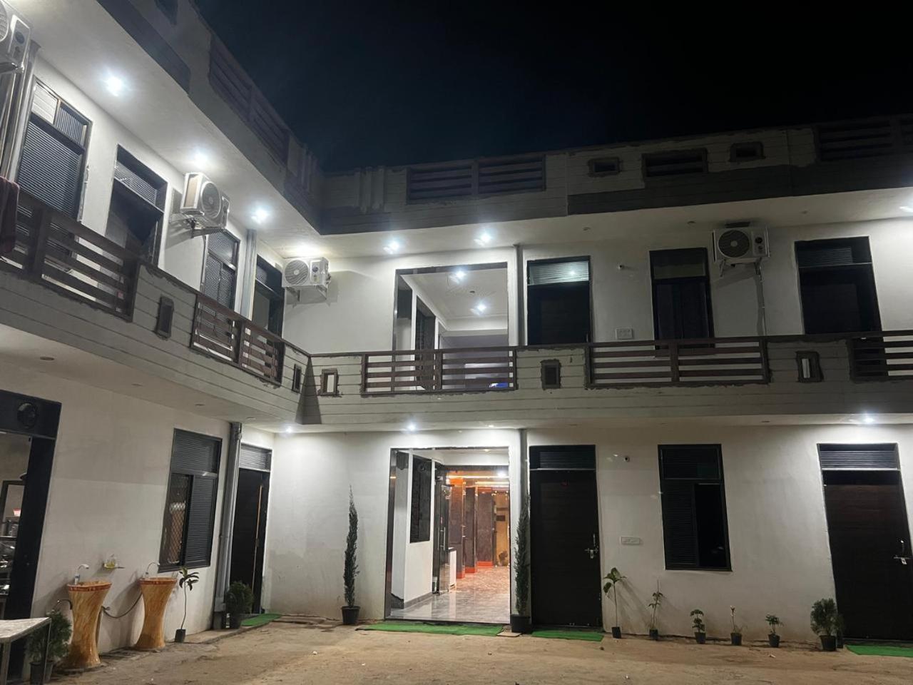 Ringas Hotel Shyam Sarover And Restaurant מראה חיצוני תמונה