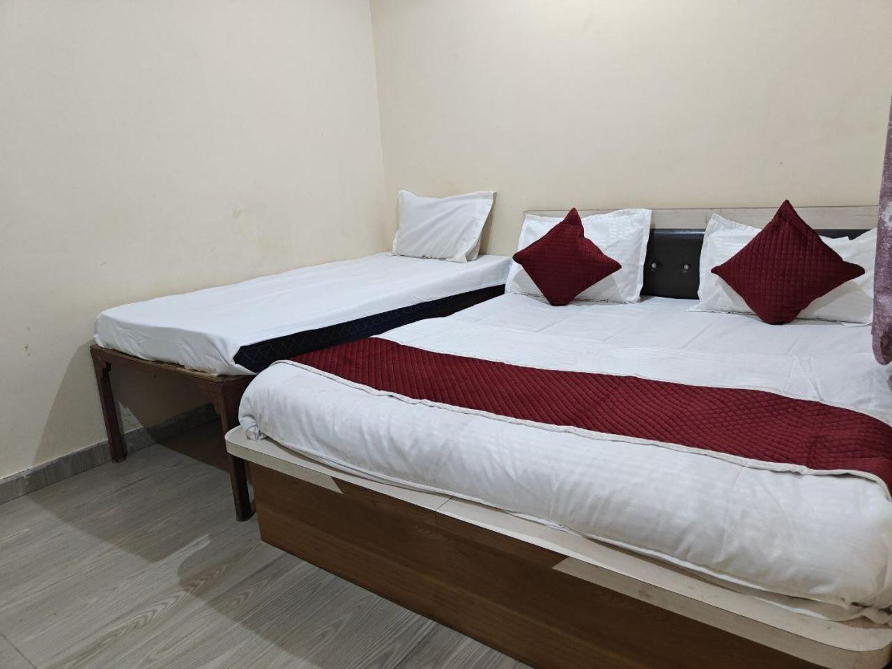 Ringas Hotel Shyam Sarover And Restaurant מראה חיצוני תמונה